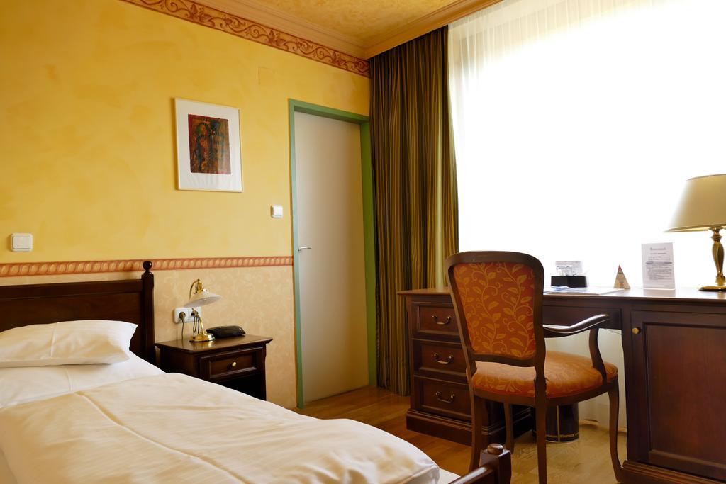 Hotel Pfeifer Zum Kirchenwirt Graz Esterno foto
